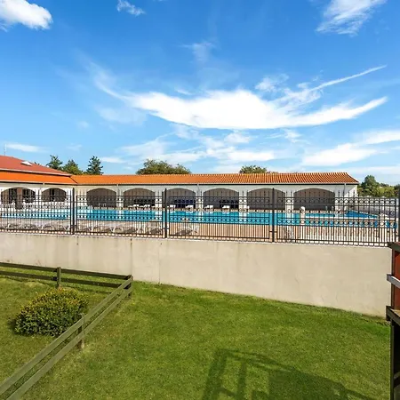 Cozy In With Kitchen Holiday home